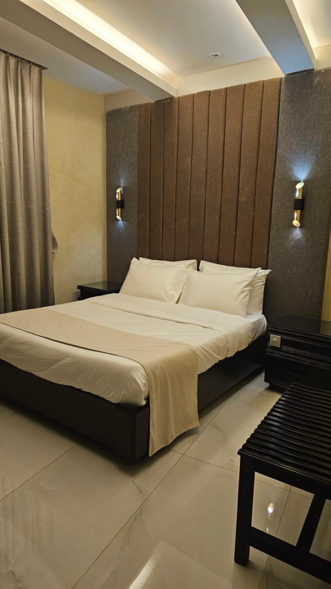 Grik Hotel - Entebbe Bagian luar foto
