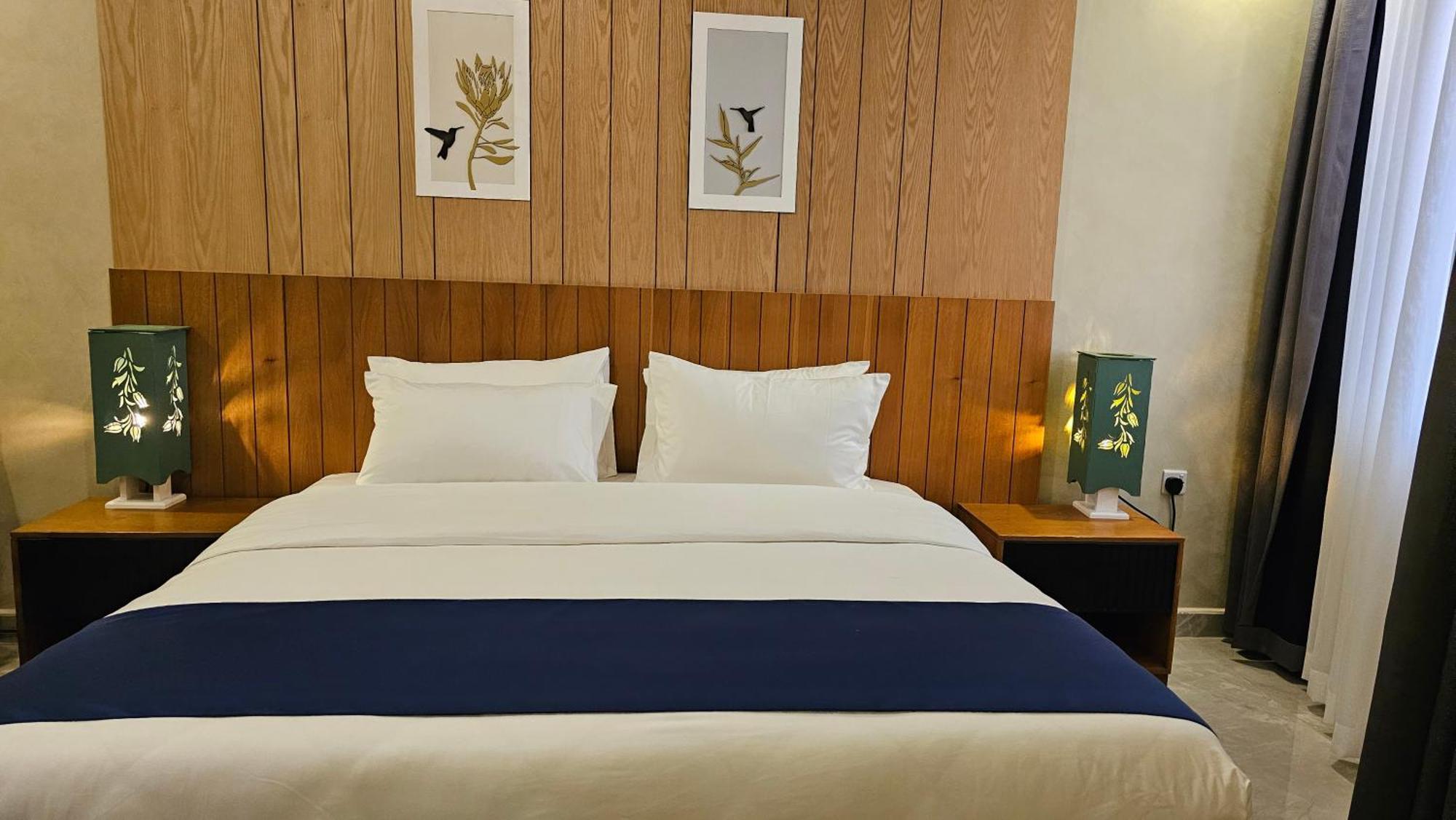 Grik Hotel - Entebbe Bagian luar foto