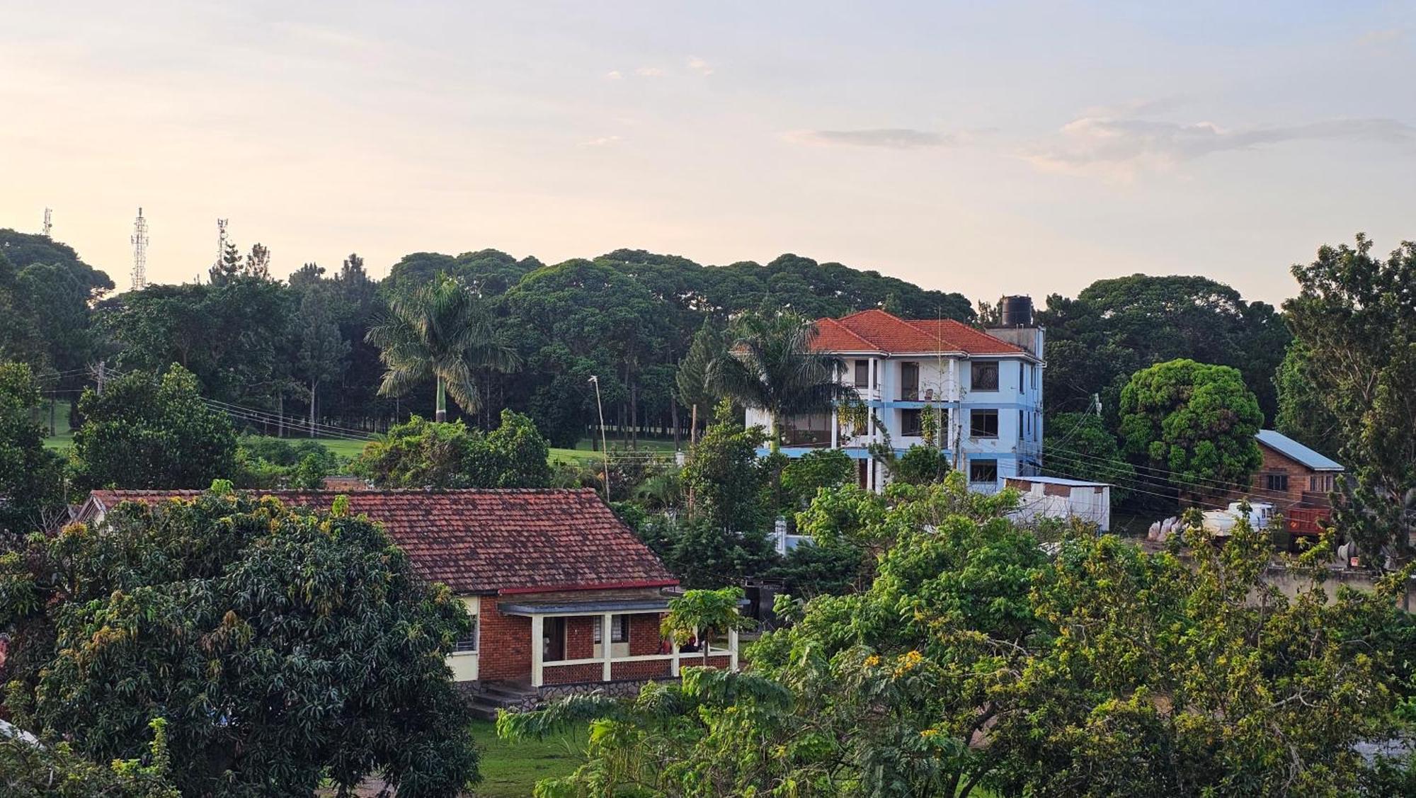 Grik Hotel - Entebbe Bagian luar foto